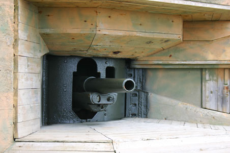 Jägerstand für 105 mm K 331 (f) im Fort Hommet