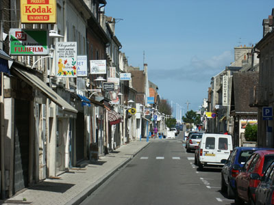 Auch in Courseulles hat man sich fr den Ansturm gerstet