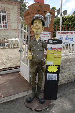 Lustig ist der Touristenrummel in Ste. Mr-Eglise