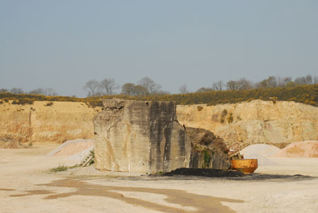 Schartenstand in der Kiesgrube von La Pernelle