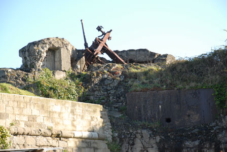 Zerstrte 4 cm Flak 28 (e) in der Zitadelle St. Servan