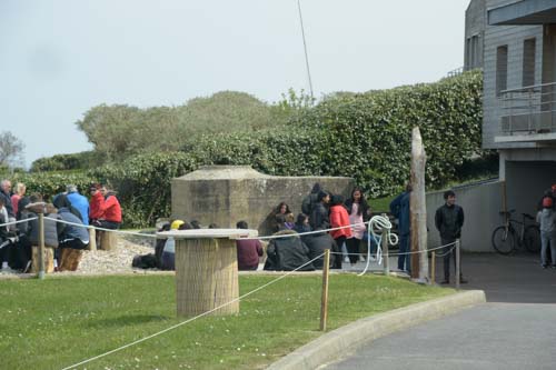 Keiner der Touristen interessiert sich fr den Ringstand im W 61H