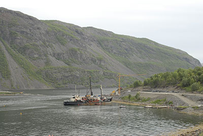 2011 - Der Brckenschlag ber den Sund des Kfjordbotn beginnt